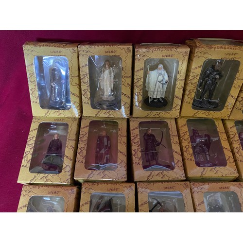 599 - 40 boxed Lord of the Rings figures by Eaglemoss, all different