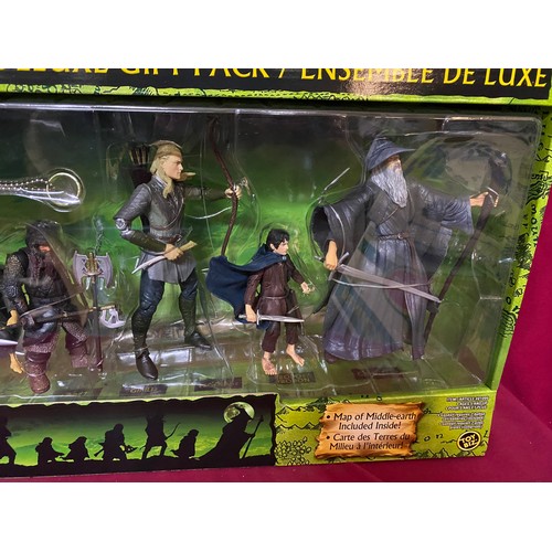 602 - Lord of the Rings boxed set, Fellowship of the Rings Deluxe Gift pack, as new condition from 2003