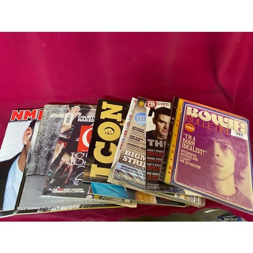 393 - Collection of vintage music magazines