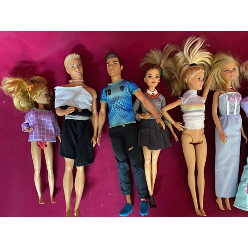 477 - Collection of 9 Mattel Barbie and ken dolls earliest made in 1980
