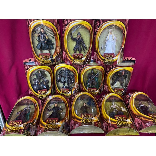 611 - 12 x The Two Towers-Lord of the Rings action figures by Toybiz, made in 2002