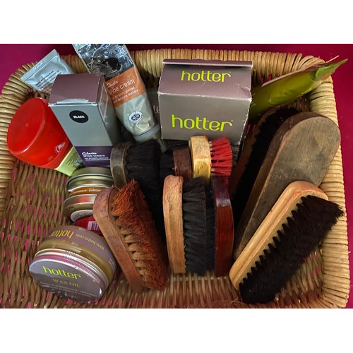 621 - Shoe shine basket with selection of brushes and polishes.