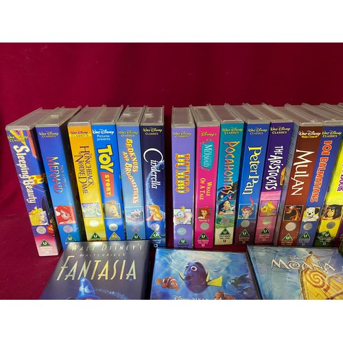 640 - 22 Original Disney VHS video's including Pinochio, Lady and the Tramp, Lion King, Junglebook and 2 D... 