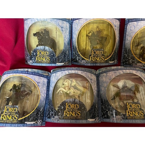 588 - 9 packs of figures from Play Along New Line Cinema, Lord of the Rings Armies of the Middle Earth, ma... 