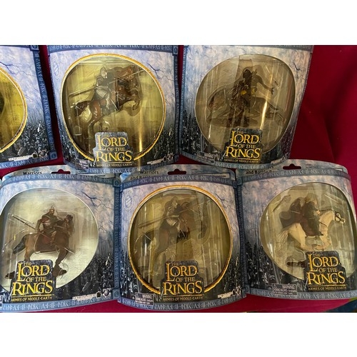 588 - 9 packs of figures from Play Along New Line Cinema, Lord of the Rings Armies of the Middle Earth, ma... 