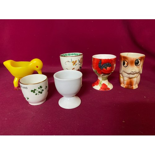 361 - Early Worcester egg cup and retro melamine egg and toast trays.