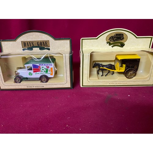 362 - Vintage Ringtons ceramic money box and 4 classic collection boxed cars.