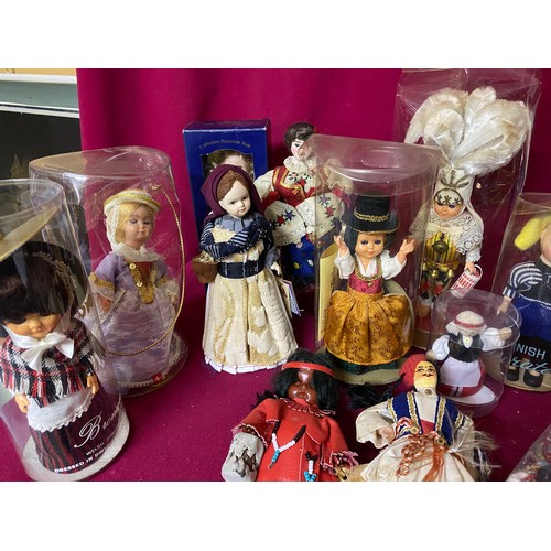 366 - Vintage collection of National Costume dolls including Moulin Rouge Can-can dancer, Belgique Folklor... 