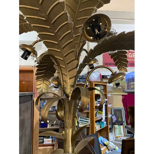 500 - Large gold coloured metal palm tree lamp, needs rewiring and has no shades.  Approximately 195 cams ... 