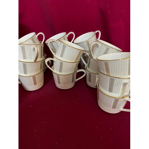 641 - Vintage Noritake Humoresque Japan no 6685. Comprises of 22 coffee cups, 1 tea cup, 20 saucers, 18 sl... 