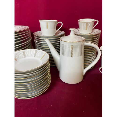 641 - Vintage Noritake Humoresque Japan no 6685. Comprises of 22 coffee cups, 1 tea cup, 20 saucers, 18 sl... 