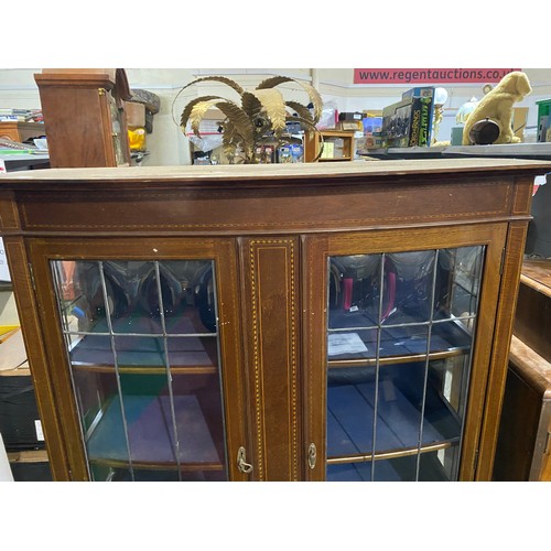 659 - Glass display cupboard with 2 glass leaded doors and sides, inlaid decoration and Queen Anne legs. 1... 