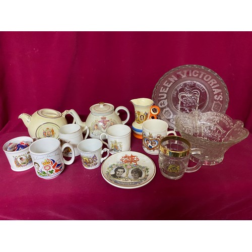 674 - Selection of royal memorabilia including plates, mugs, Teapot from Gibsons and glassware.