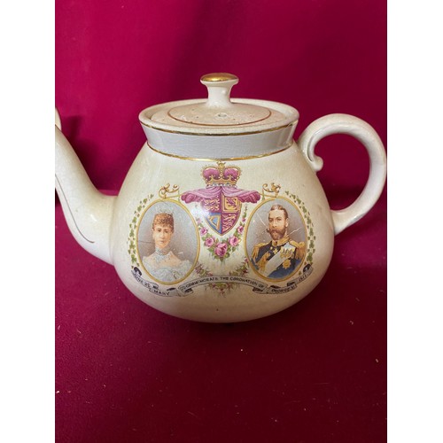 674 - Selection of royal memorabilia including plates, mugs, Teapot from Gibsons and glassware.