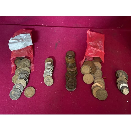 677 - Selection of old coins, pennies and half pennies.