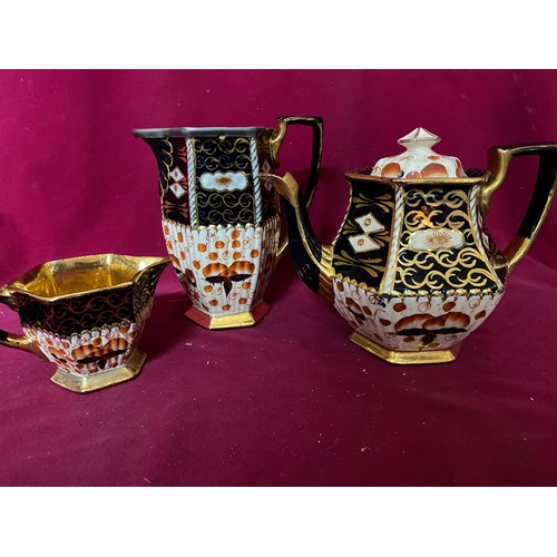 696 - Imari style teapot, water jug and milk jug