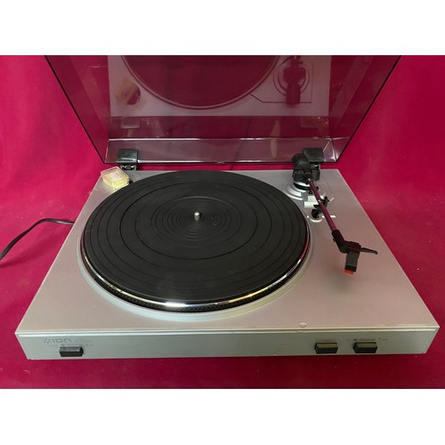 699 - Ion TTUSB05 XL turntable fully working