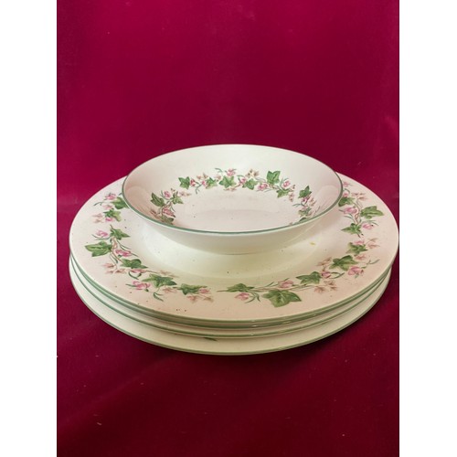 703 - Selection of Royal Doulton Expressions 'Tiverton' comprising 4 dinner plates, 3 trio's and a bowl