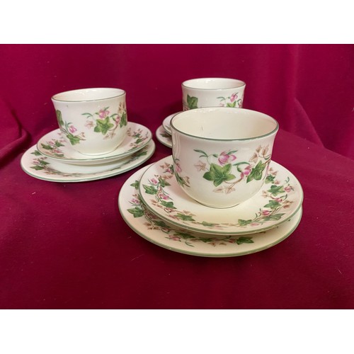 703 - Selection of Royal Doulton Expressions 'Tiverton' comprising 4 dinner plates, 3 trio's and a bowl