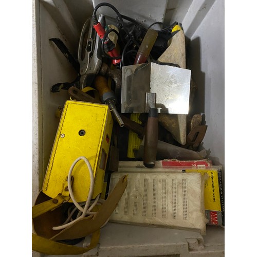 712 - Large collection of tools and accessories