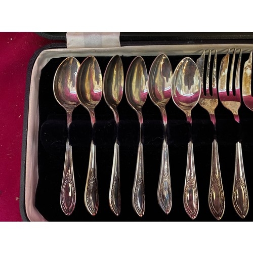 465 - Vintage boxed cutlery set, cake forks and spoons.