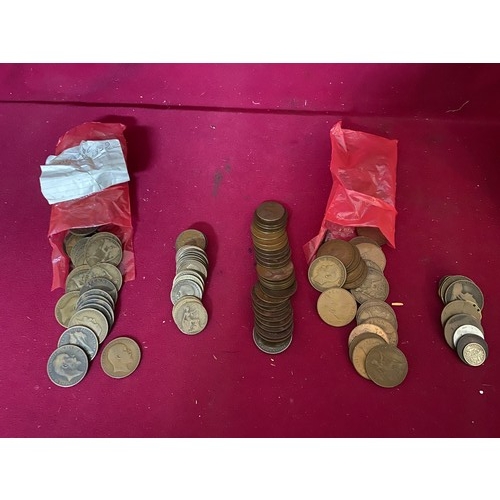 677 - Selection of old coins, pennies and half pennies.