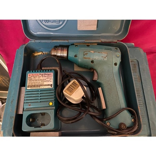 705 - 2 x Makita battery drills. A DC7100 and a DC1414F, both working and come with box