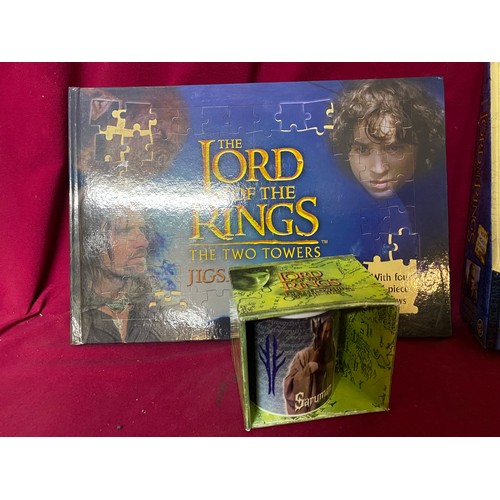 592 - The Lord of the Rings, The Return of the King II, deluxe poseable figure. Boxed and in mint conditio... 