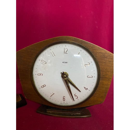 110 - Collection of 3 vintage Metamec mantel clocks