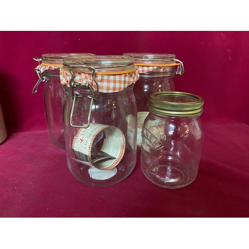 143 - 4 vintage kilner jars and 2 stoneware jars