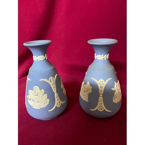 164 - Collection of 4 pairs of blue Wedgewood vases with largest standing 13 cms tall