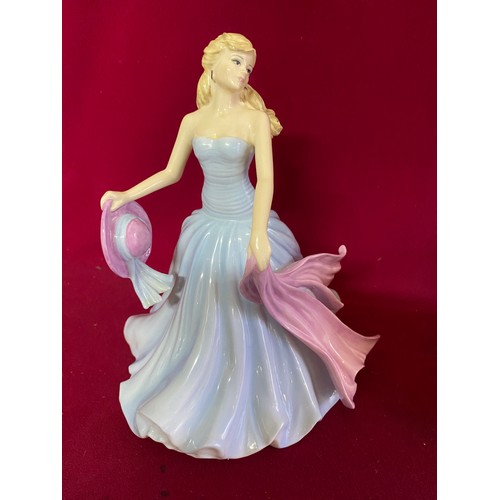 199 - 2 x figurines, a Franklin Mint 'Cinderella' and a Coalport 'Michelle'