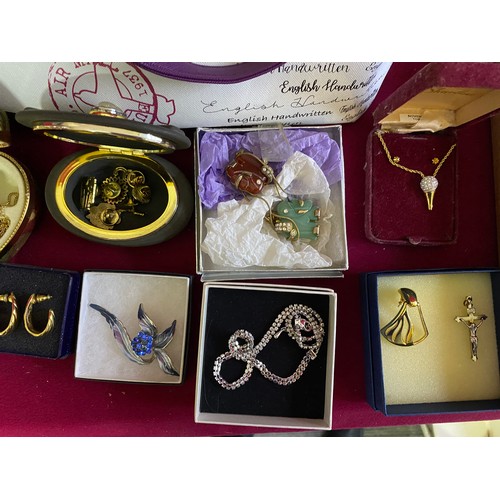 200 - Selection of costume jewellery some boxed with handbag