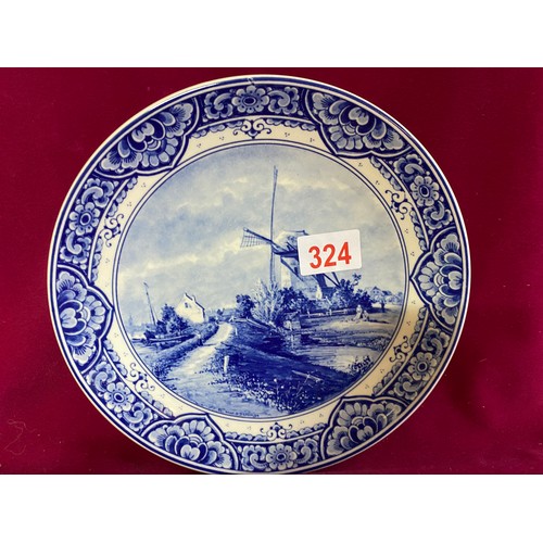 324 - 4 pieces of Delft pottery