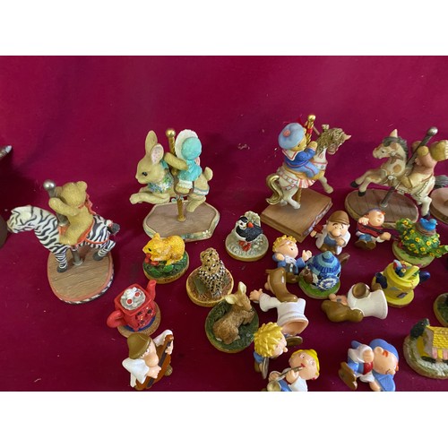 336 - Selection of ornaments and collectables