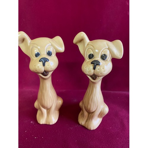 337 - Collection of Sylvac, a pair of beige dogs 5296 and a planter 1783