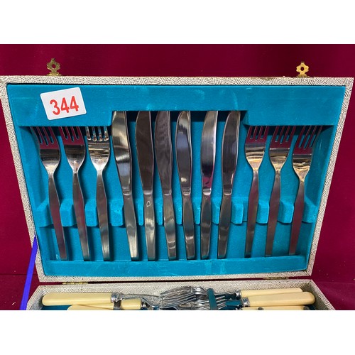 344 - A 36 piece complete vintage cutlery set