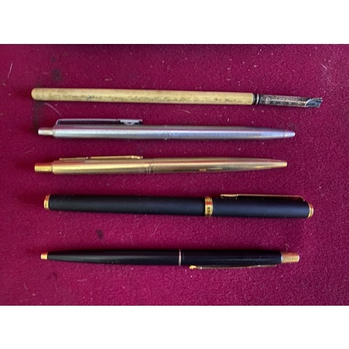 29 - Collection of pens.