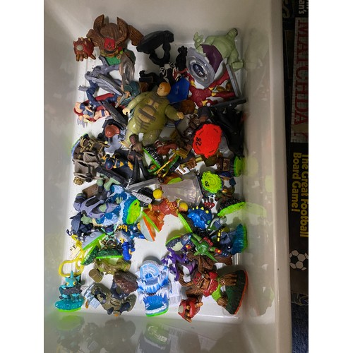 300 - Collection of children's figurines, mainly Skylander and Marvel