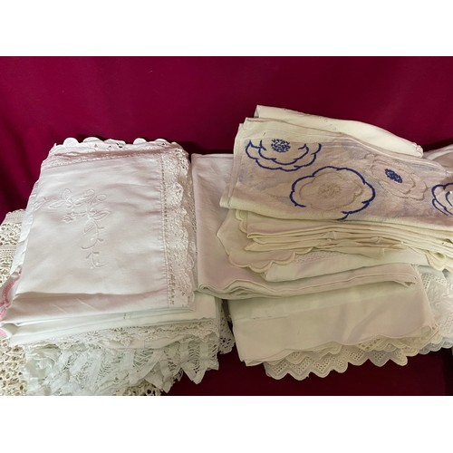 510 - Vintage linen and lace tablecloths, napkins, pillowcases and throws