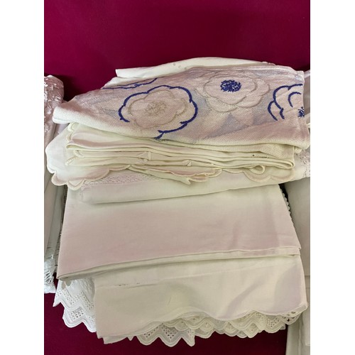 510 - Vintage linen and lace tablecloths, napkins, pillowcases and throws