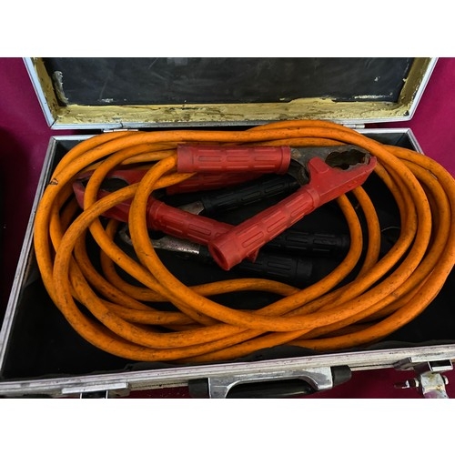 500 - A Busybody 260 psi case compressor and boxed heavy duty jump leads