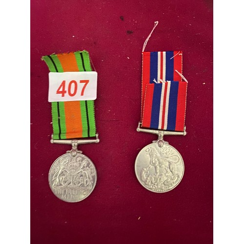 407 - Pair of WW2 medals, Defence medal and 1939-45 medal.