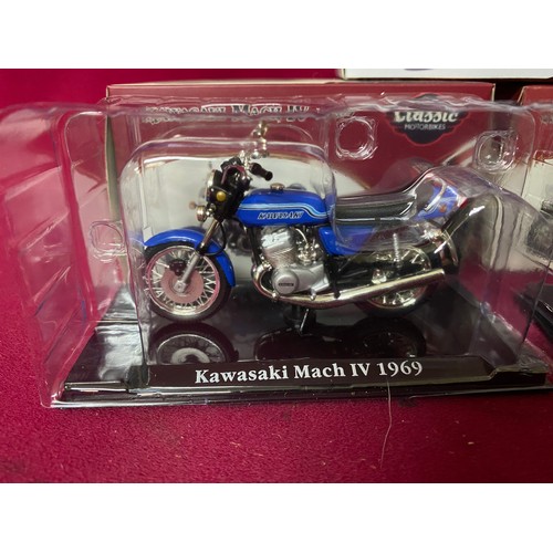 447 - Collection of 5 diecast boxed motorcycles