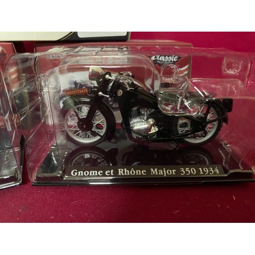 447 - Collection of 5 diecast boxed motorcycles