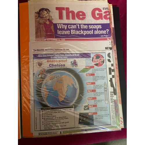 464 - Blackpool FC scrapbook with autographs.