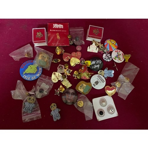 433 - Collection of badges