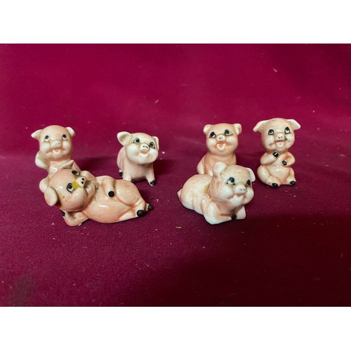 30 - Vintage set of 6 miniature ceramic pigs