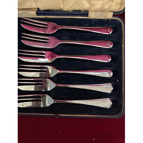 46 - 2 x boxed vintage fork sets