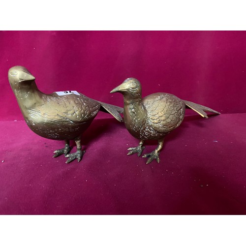 92 - Pair of vintage brass pheasants measuring 39 cms long